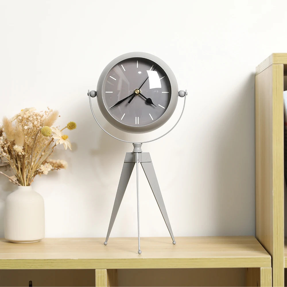 Metal Clock Desk Clock Battery Operated Decorative Table Clock Alarm Clock for Living Room Bedside Bedroom Desktop Decoration